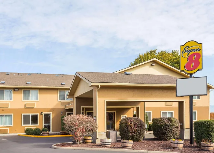 Top Picks for Hotels in La Grande, Oregon - Where to Stay in