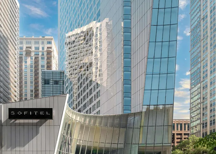 Top Downtown Chicago Hotels with Balcony Rooms