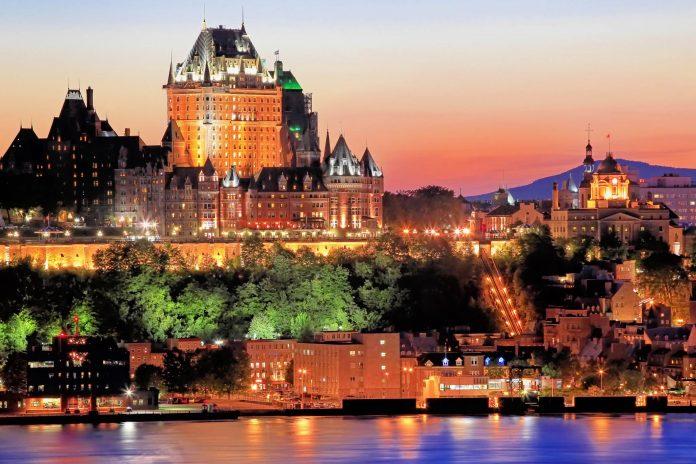Quebec at sunset, the Saint Lawrence River in the foreground, the famous Hotel Château Frontenac in the background, Canada - © Vlad G / Shutterstock